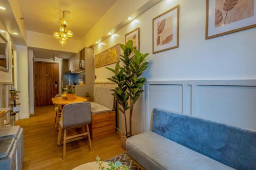 Stylish Luxe 1 Bedroom Suite Near NAIA - FREE HIGH SPEED WIFI, Manila