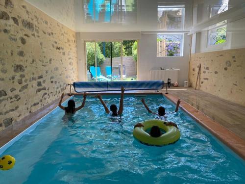 La Villa du Cap - indoor pool - billiards table