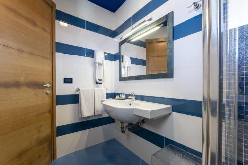 2 twin beds