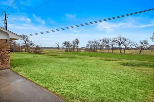 Relax and Play 3BR Retreat w Sunroom in Decker