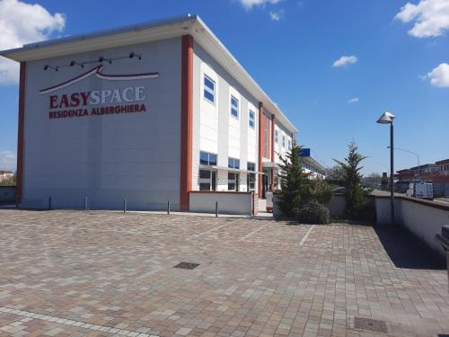 Easy Space - image 14