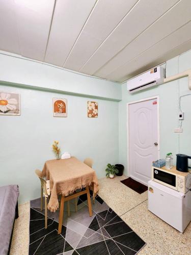 201-STP Homely room Free Wi-Fi and Near BTS - image 10