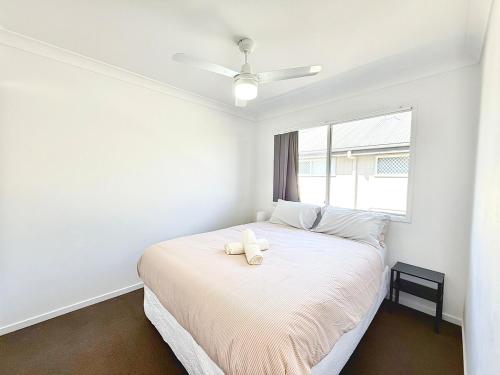 Coomera Comfort - Family Home Great for Play or Work, mins to Coomera Westfield n Theme Parks