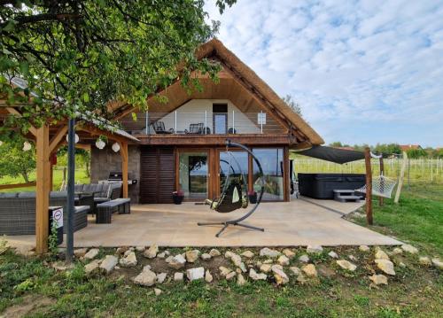 Luxury Reed House in Vazoli