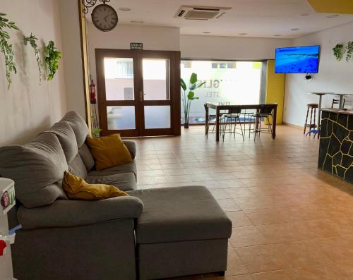 kawasan lounge/TV kongsi, Spanglish Hostel Benidorm in Parque de l'Aiguera