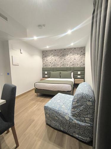 Double Room image 3