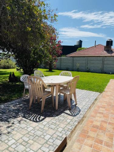 Casa de Piedra - a 2 cuadras del mar - solo familias in Barrio Zacagnini