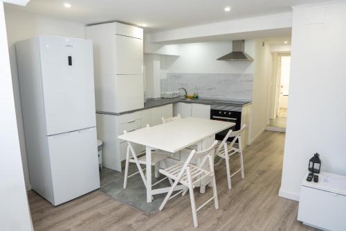 Matching Loures Guest House in โลเรส