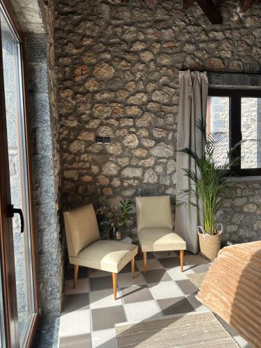 Wood & Stone Guesthouse in 크리소비시온