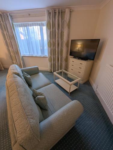 The Walnut Tree Hotel - image 4