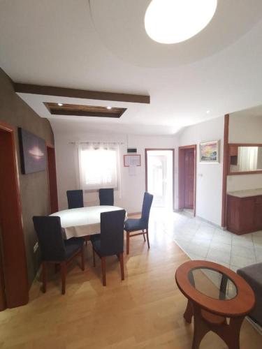 Apartment image 10
