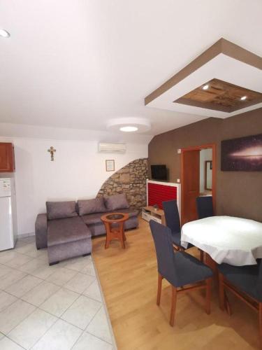 Apartment image 6