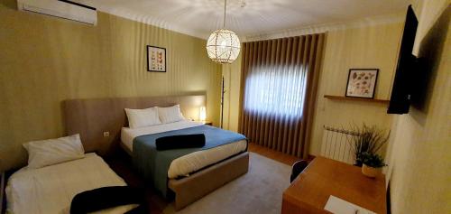 1 king bed, 1 twin bed