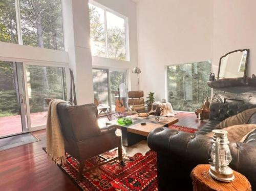 Unique and Private 25ft Waterfall House in Hunter - image 13