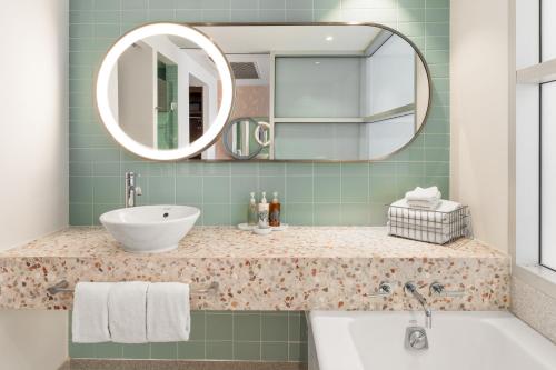 room detail thumbnail 2