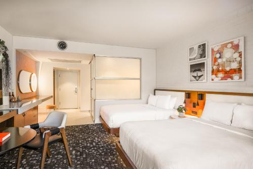 Standard Double Room image 3