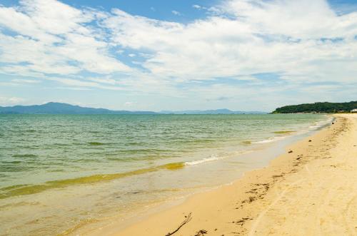 Casa em condomínio fechado c Wi-Fi a 150m da praia