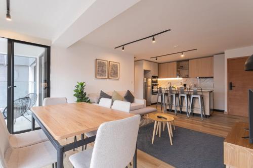 Unwind and Refresh in a Spacious 2-Bedroom for 4
