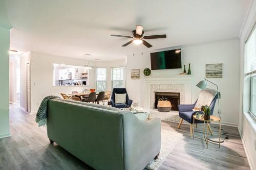 Scandinavian Retreat mins Close to battery W King bed in Smyrna (GA)