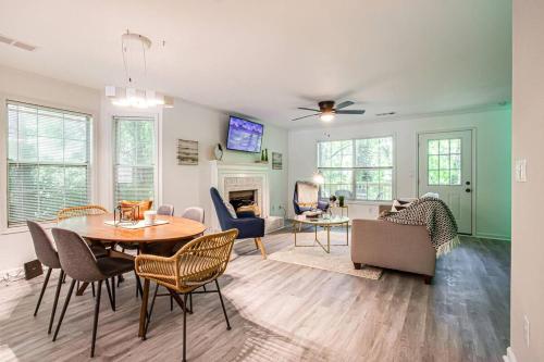 Scandinavian Retreat mins Close to battery W King bed in Smyrna (GA)