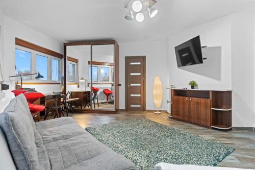 Chic Apartments in the Heart of Bucharest - Walk to Old Town 2