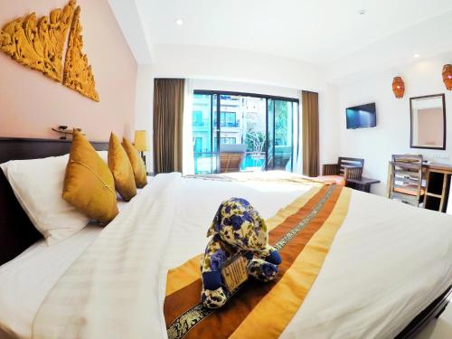 room detail thumbnail 1