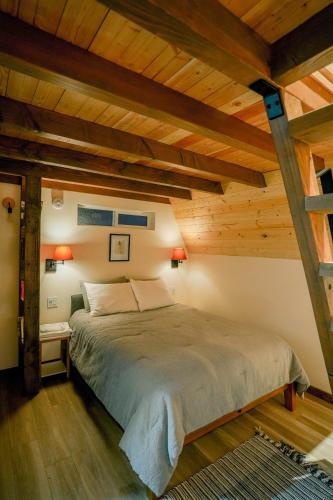 Luxury Cabin with Outdoor Tub ArtBliss IV