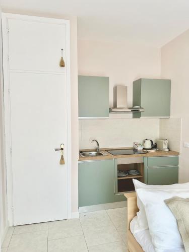 Milan City Center Romantic Suite with Terrace, Mailand (Foto 6)