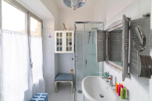 Milan City Center Romantic Suite with Terrace, Mailand (Foto 11)