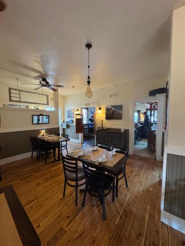 Valley Ford Hotel