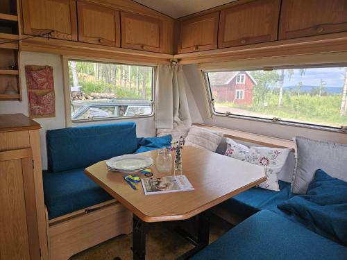 Caravan on eco farm with external bathroom - Bjorngarden in Edsbjorke