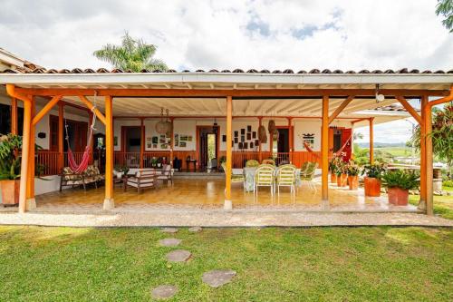 Casa Campestre con Jacuzzi y 4 habitaciones en Pereira in Mundo Nuevo