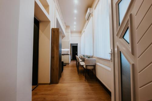 4 bedrooms, 7 beds