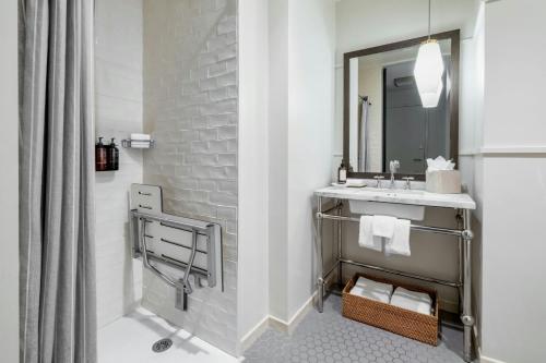 One Bedroom King Suite image 7