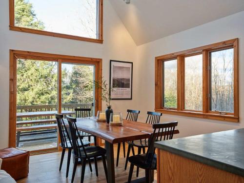 Private Chalet with Fire Pit Deck and Large Yard - main image