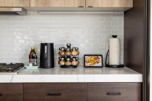 Luxurious Mountain-View Townhouse near Tracy Aviary