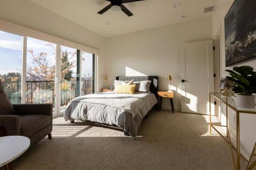 Luxurious Mountain-View Townhouse near Tracy Aviary