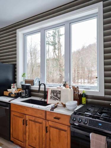 Chic Renovated Chalet with Private Pond - image 10