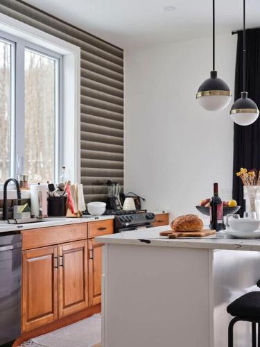 Chic Renovated Chalet with Private Pond in Roscoe (NY)