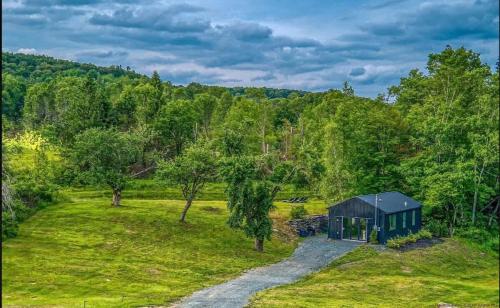 Chic Renovated Chalet with Private Pond - image 14