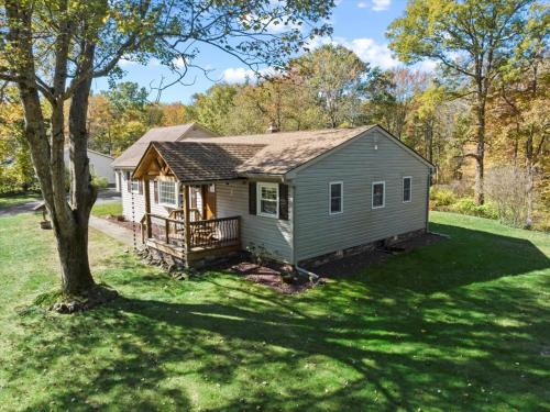 Cozy Home with Game Room and Fire Pit in Gardiner (NY)