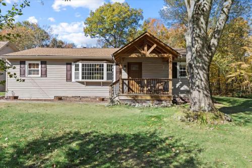 Cozy Home with Game Room and Fire Pit in Gardiner (NY)
