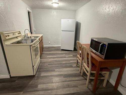 Budget Inn Bend - image 9