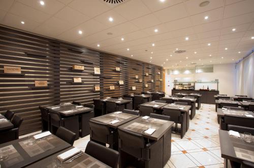 ห้องอาหาร, โรงแรมโอเวสต์ (Hotel Ovest) in ปิอาเชนซา