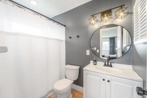 Modern Chic Getaway - Sleeps 11 - Palmwavestays detail