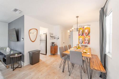 Serene Oasis - Sleeps 11 - Palm Waves Stays in Coconut Creek (FL)