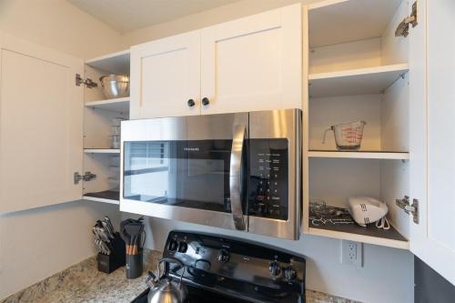 Serene Oasis - Sleeps 11 - Palm Waves Stays in Coconut Creek (FL)