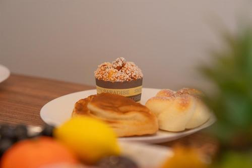 Ocean Whisper - Sleeps 11 - Palm Wave Stays in Coconut Creek (FL)