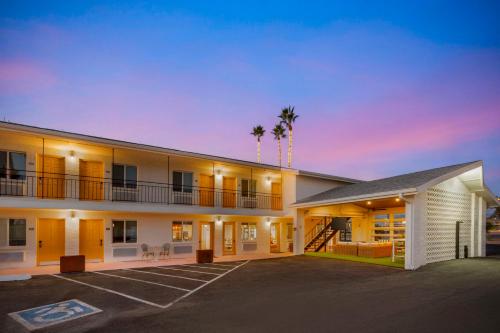 The Kennedy Tucson SureStay Collection by Best Western - image 2