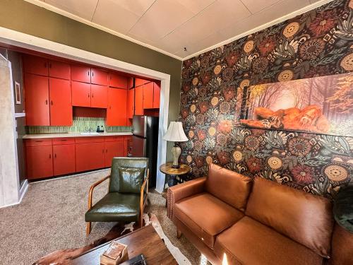 Bigfoot Retreat-private Condo 1bed1bathbalcony thumb 4